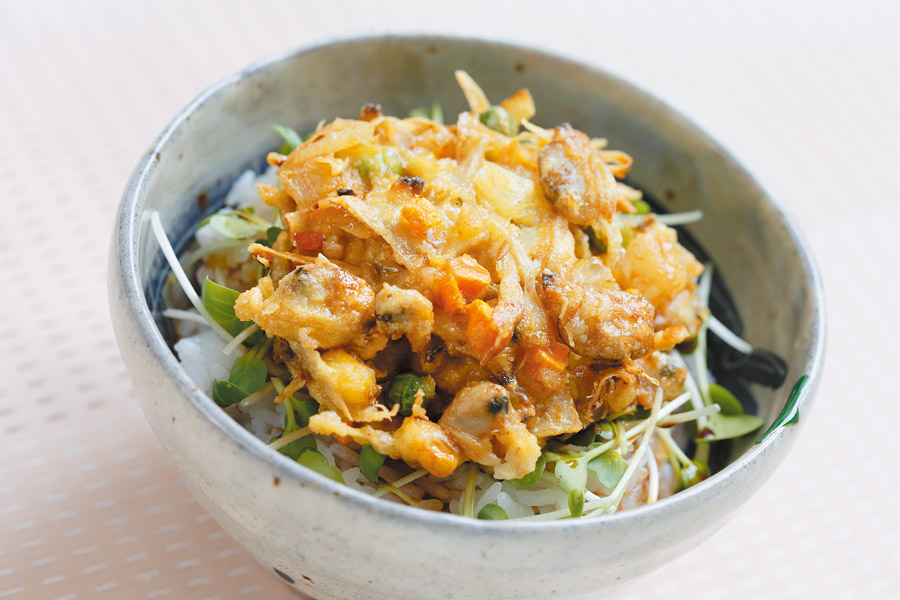 あさりとごぼうのかき揚げ丼