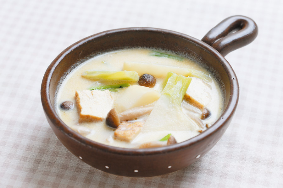 厚揚げとかぶのみそクリームシチュー