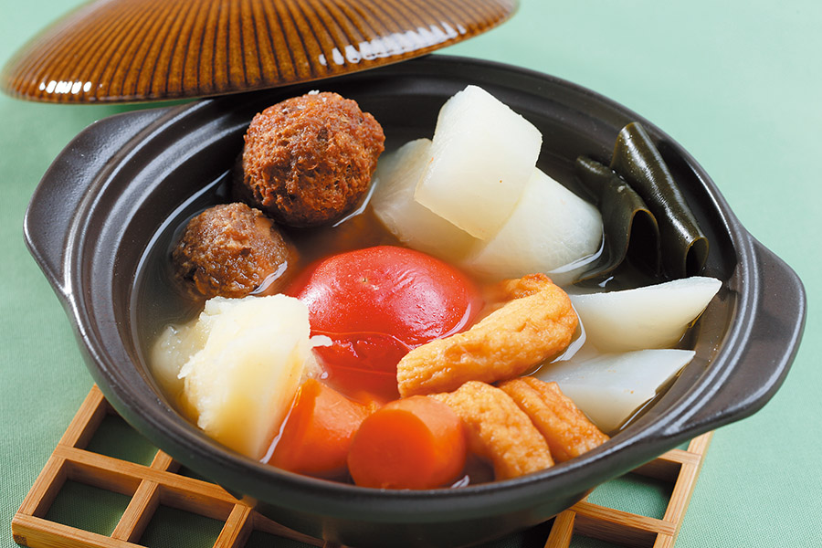 揚げ団子とトマトのおでん