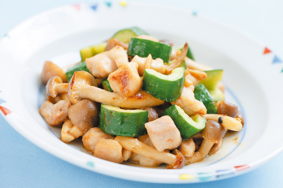 鶏肉ときゅうりの炒めもの