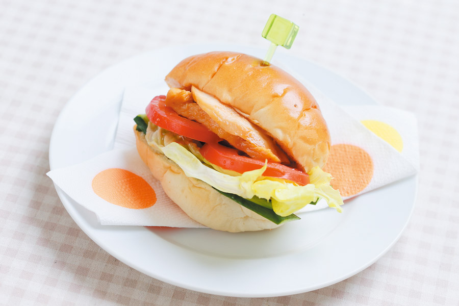 鶏肉の万能ソース蒸しと野菜のサンド