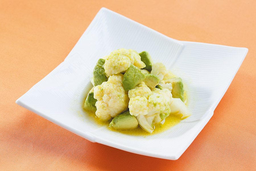 カリフラワーとアボカドのサラダ