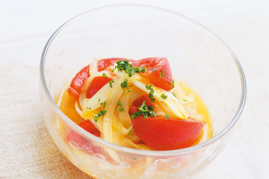 トマトと玉ねぎのカレードレッシングサラダ