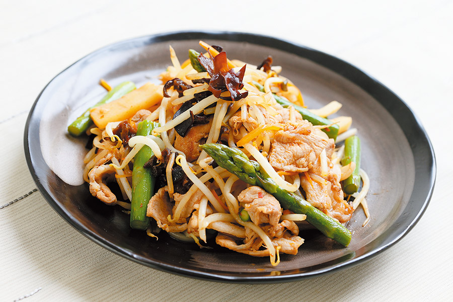 豚肉とアスパラのナンプラー炒め