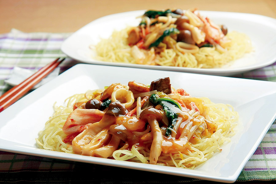 きのこともやしのキムチあんかけ焼きそば