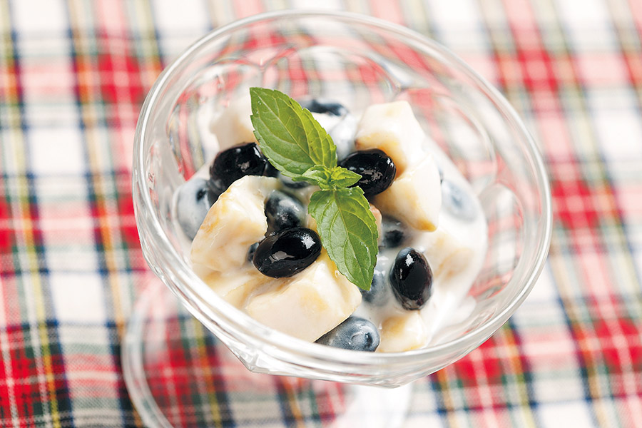 さつまいもと黒豆のヨーグルトあえ