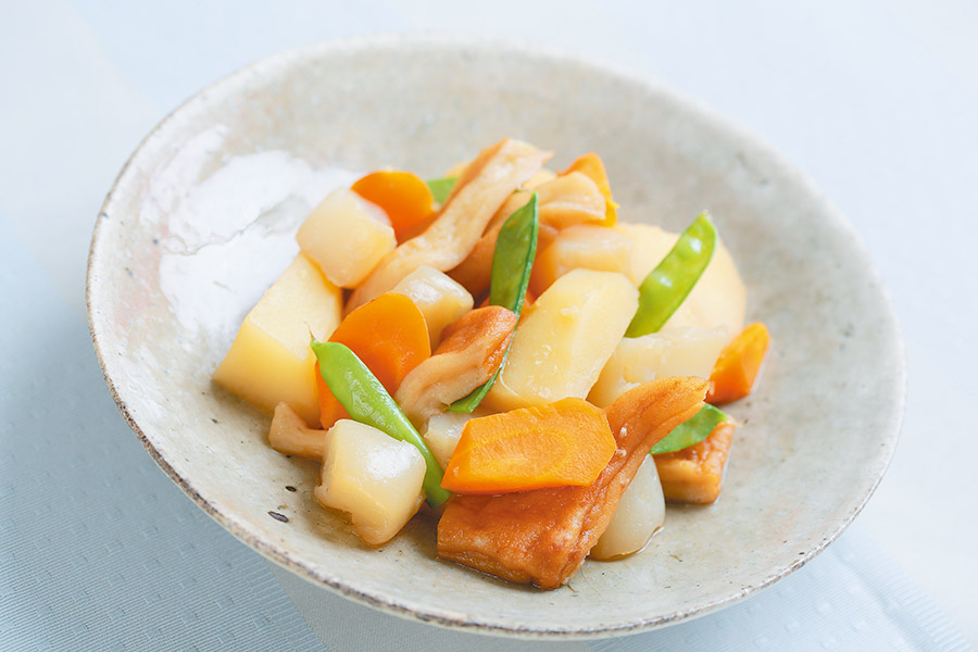 さつま揚げとじゃがいもの煮もの