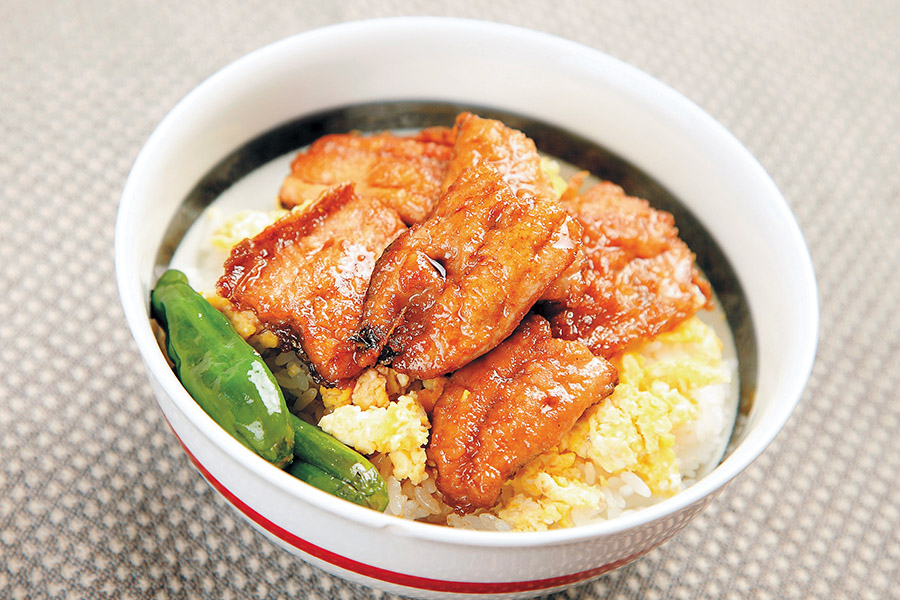 さんまの蒲焼きと炒り卵丼