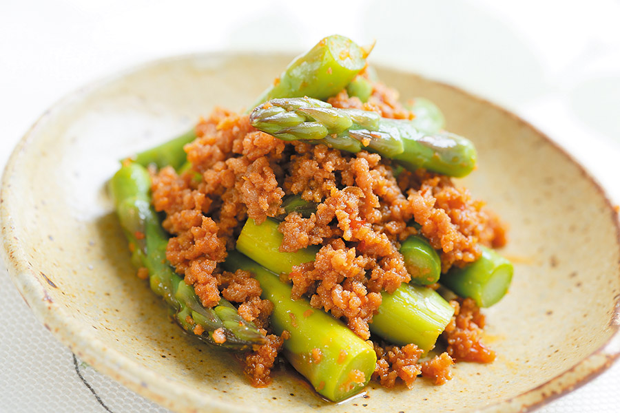 アスパラのそぼろあえ