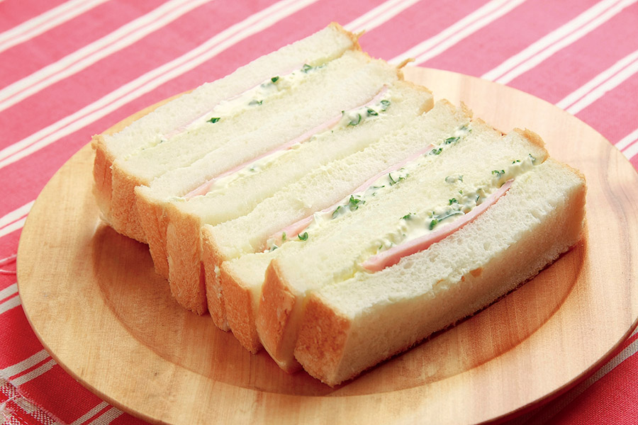 クリームチーズとハムのサンドイッチ
