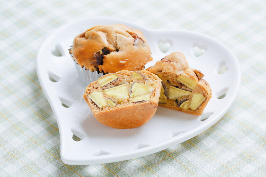 チョコとさつまいものカップケーキ