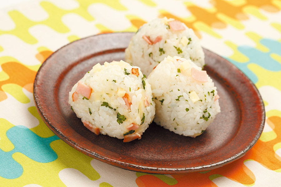 チーズとベーコンのおにぎり