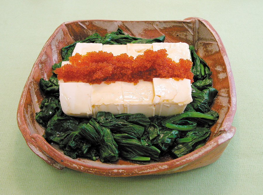 トビッコやっこのほうれん草添え