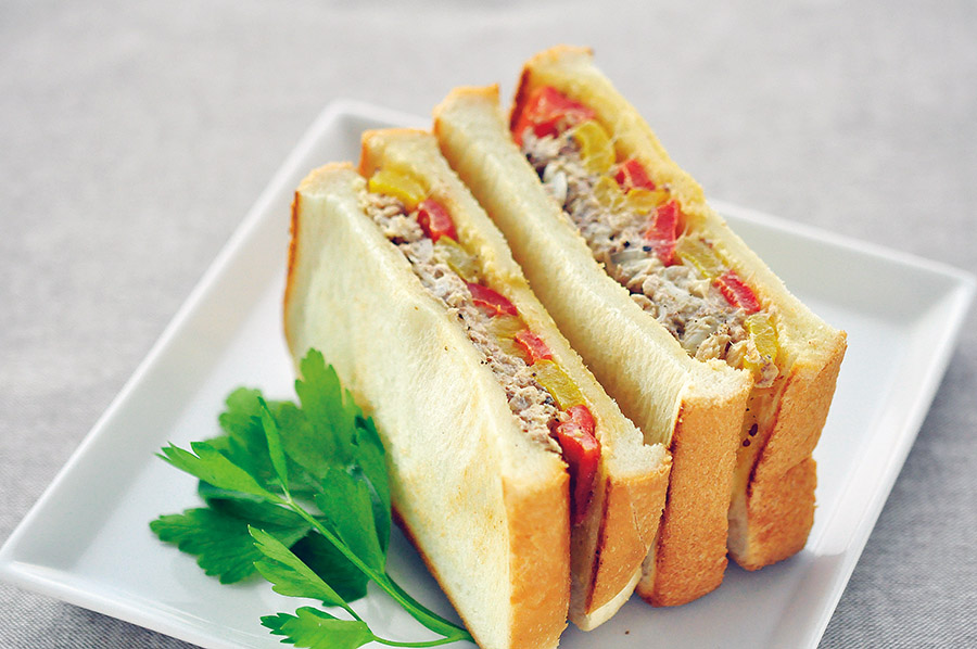 パプリカとさばのサンドイッチ