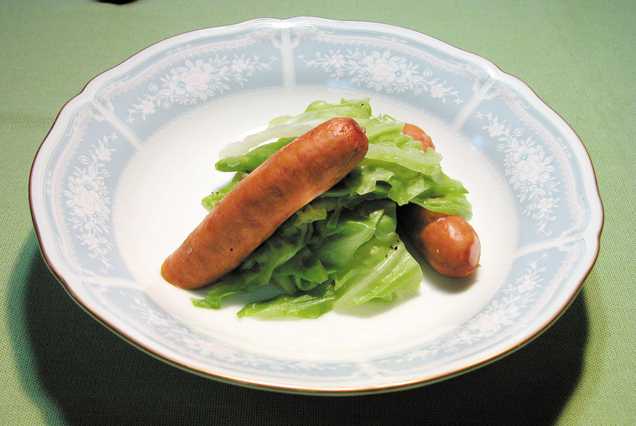 フランクフルトとキャベツのレンジ蒸し