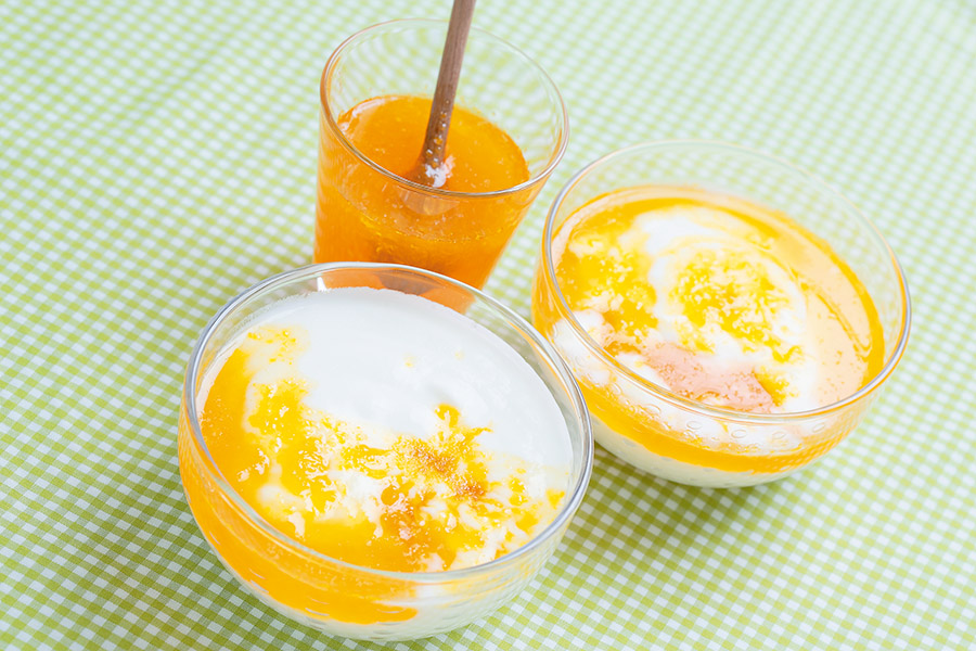 ヨーグルトのみかんジャムがけ