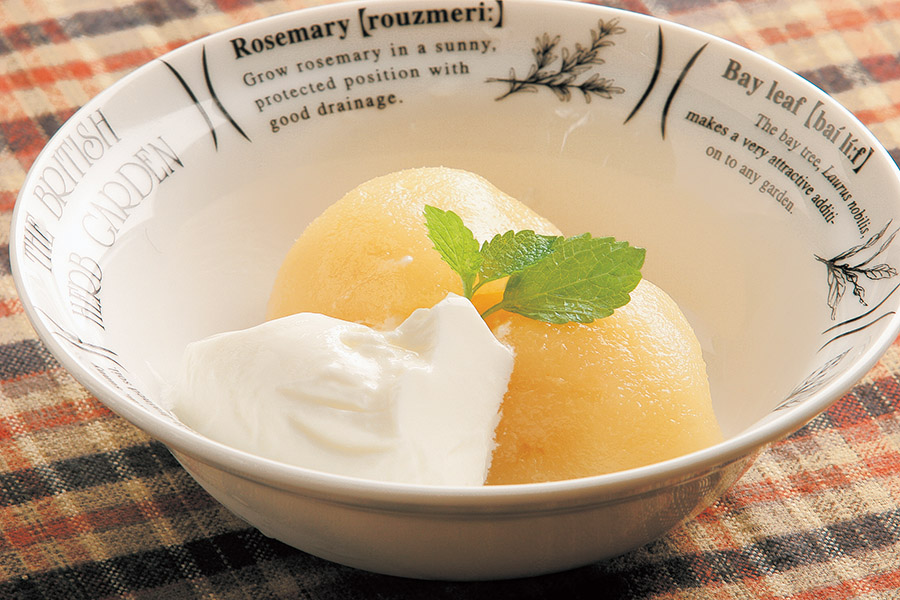 洋なしのコンポートヨーグルト添え