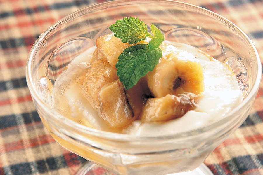 焼きバナナのヨーグルト添え