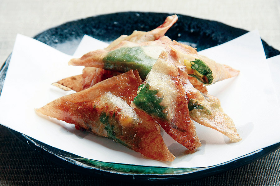 納豆とコーンの包み揚げ