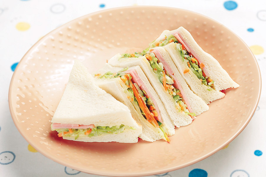 細切り野菜とハムチーズのサンド
