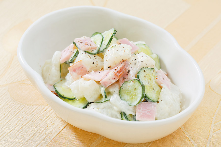 長いもとハムのサラダ