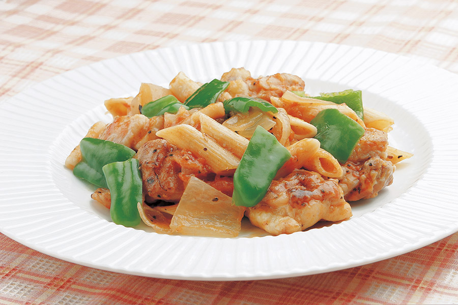 鶏もも肉とマカロニのトマト煮込み