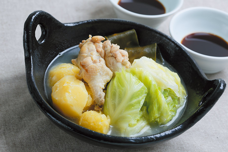 鶏手羽元とキャベツの水炊き風