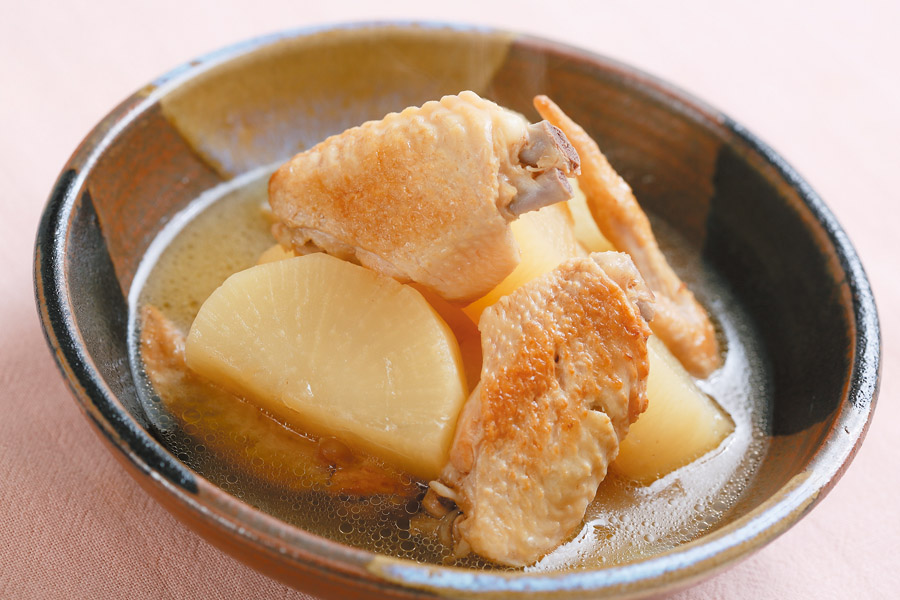 鶏手羽先と大根の煮もの