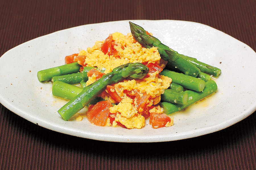 アスパラのトマたまソースがけ