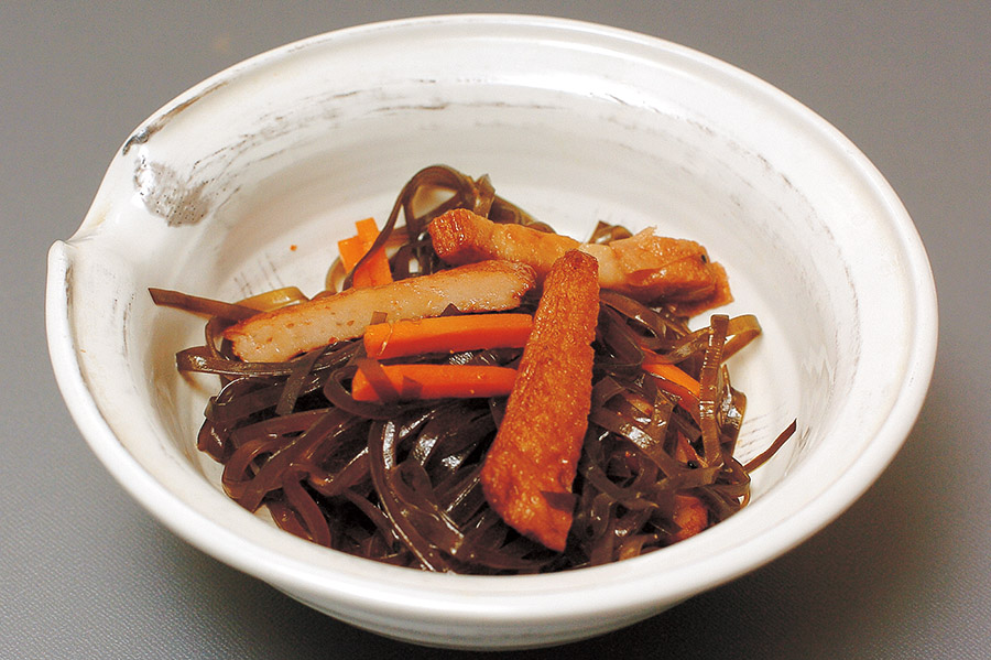 切り昆布とさつま揚げの炒め煮