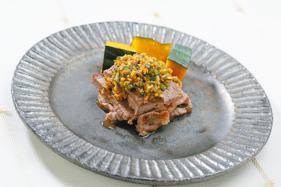 牛肉の香味バター添え