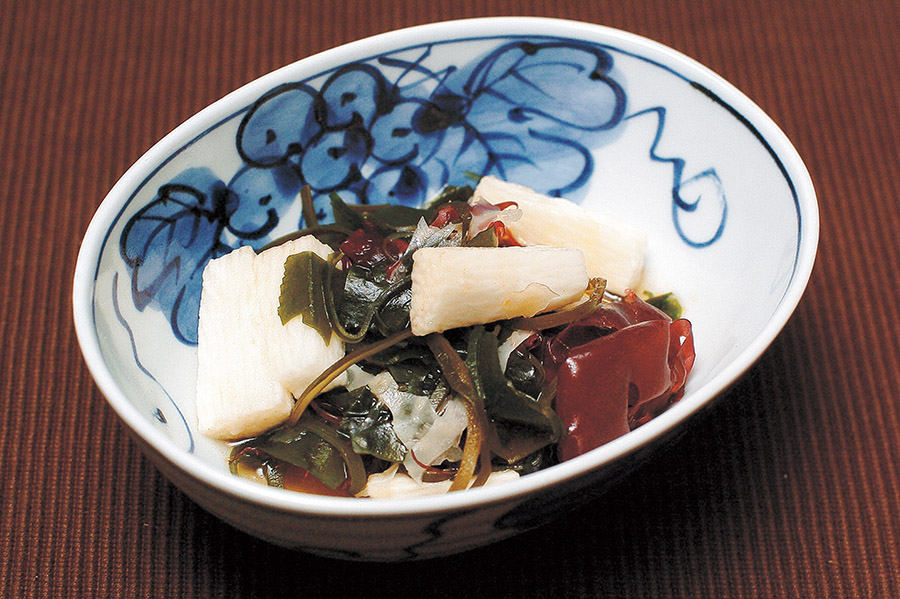 長いもと海藻の中華風サラダ