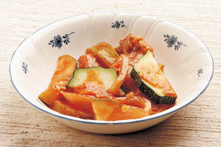 鶏もも肉とズッキーニのトマト煮