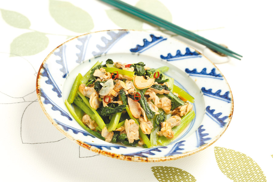 あさりと小松菜のにんにくじょうゆ炒め