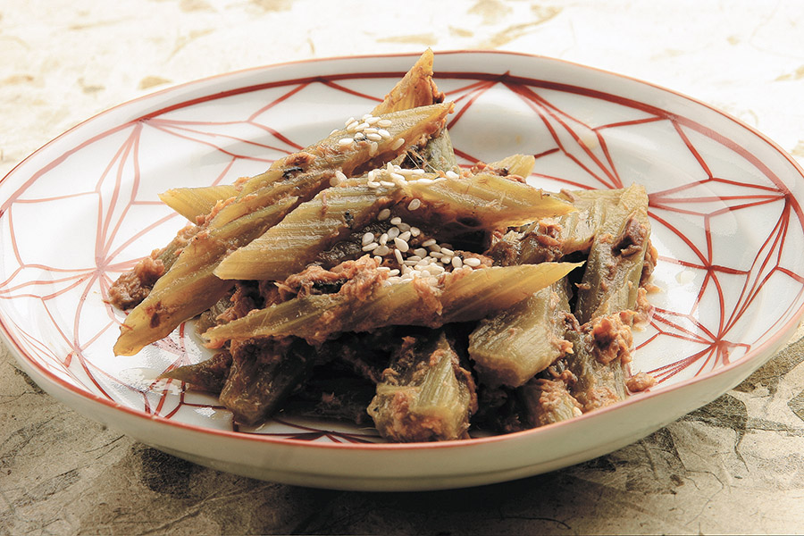 さばの味噌煮缶とふきの炒め煮