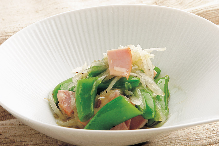 スナップエンドウと玉ねぎのサラダ