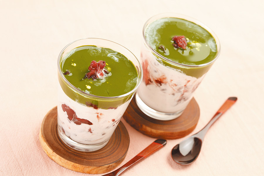 小豆クリームの抹茶ソースがけ