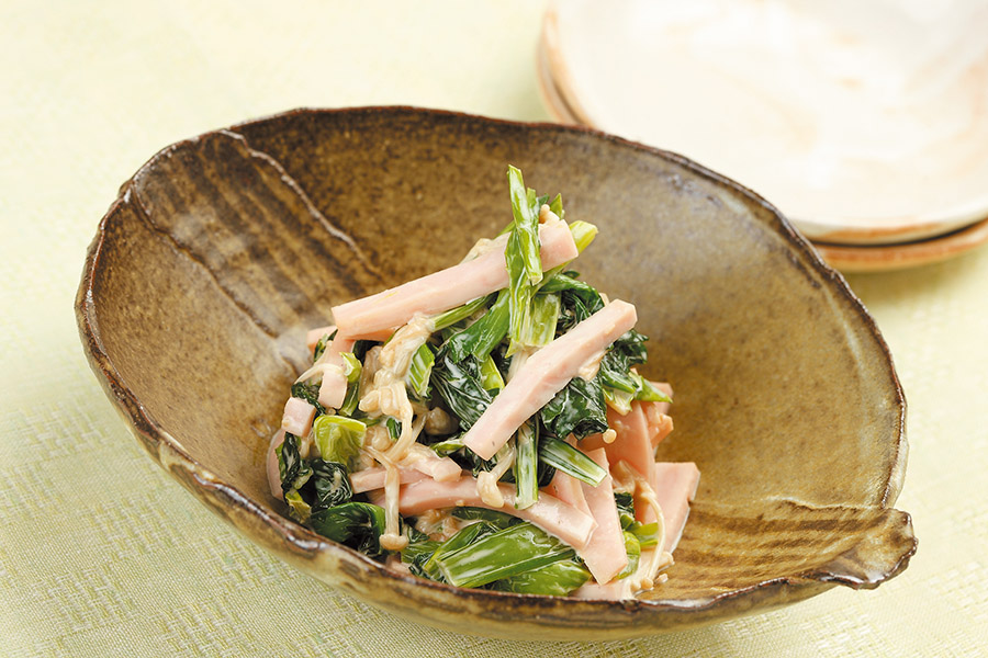 魚肉ソーセージと小松菜のわさマヨあえ