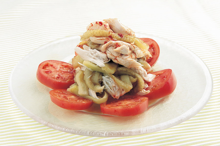 蒸しなすと蒸し鶏の豆板醤あえ