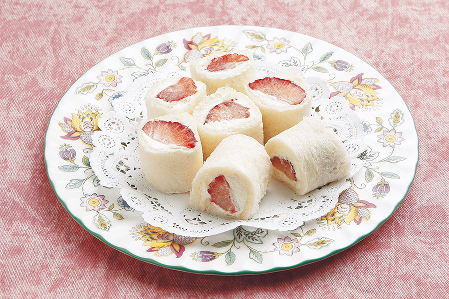 いちごのロールサンド