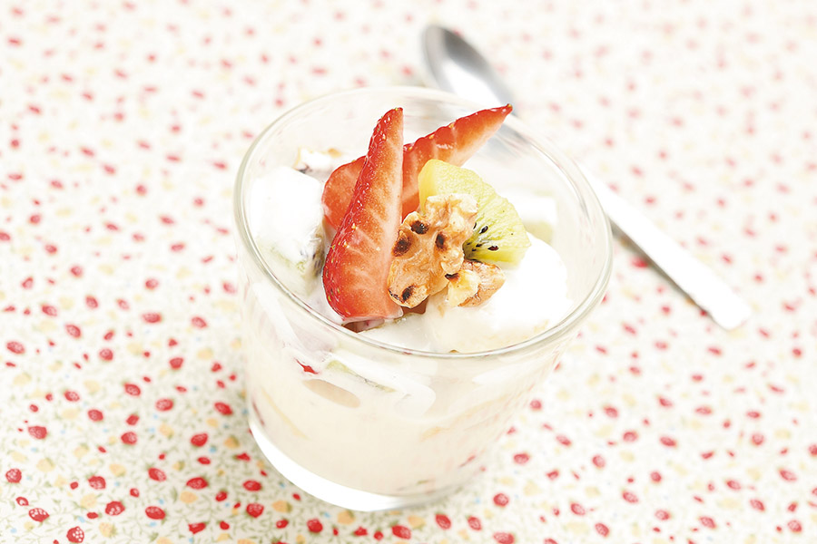 くるみ入りフルーツヨーグルトサラダ