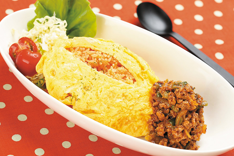 オムライスのドライカレー添え