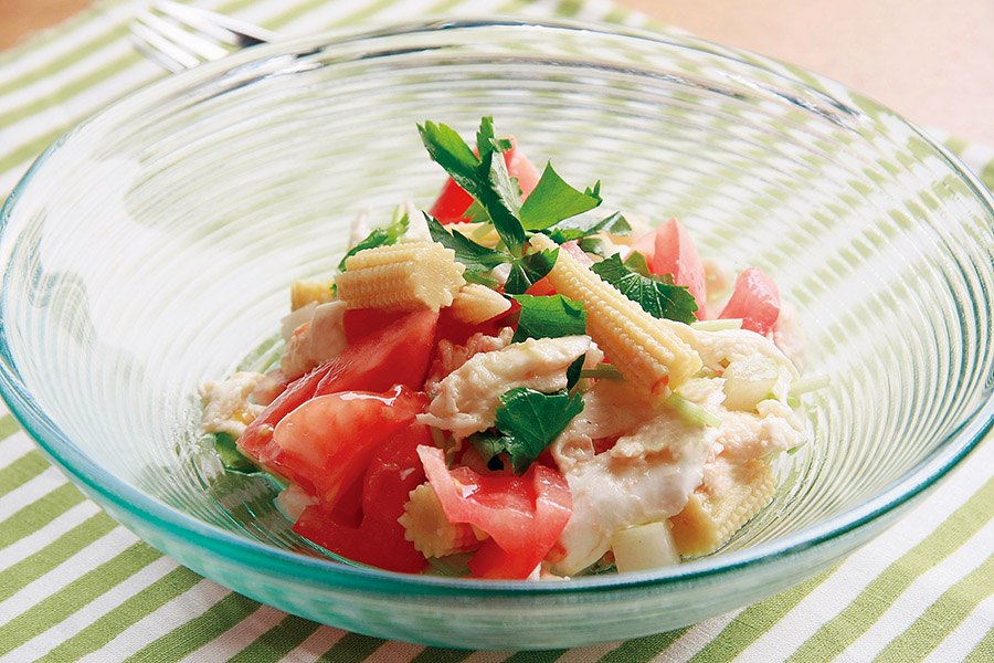 ヤングコーンとモッツァレラチーズとトマトのサラダ