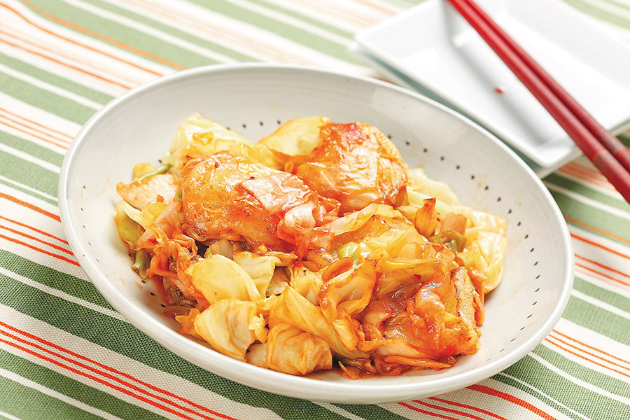 揚げもちとキャベツのキムチ炒め