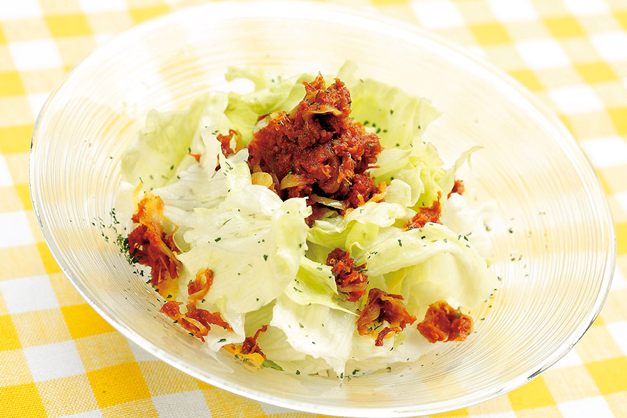 レタスとコンビーフのカレー風味サラダ