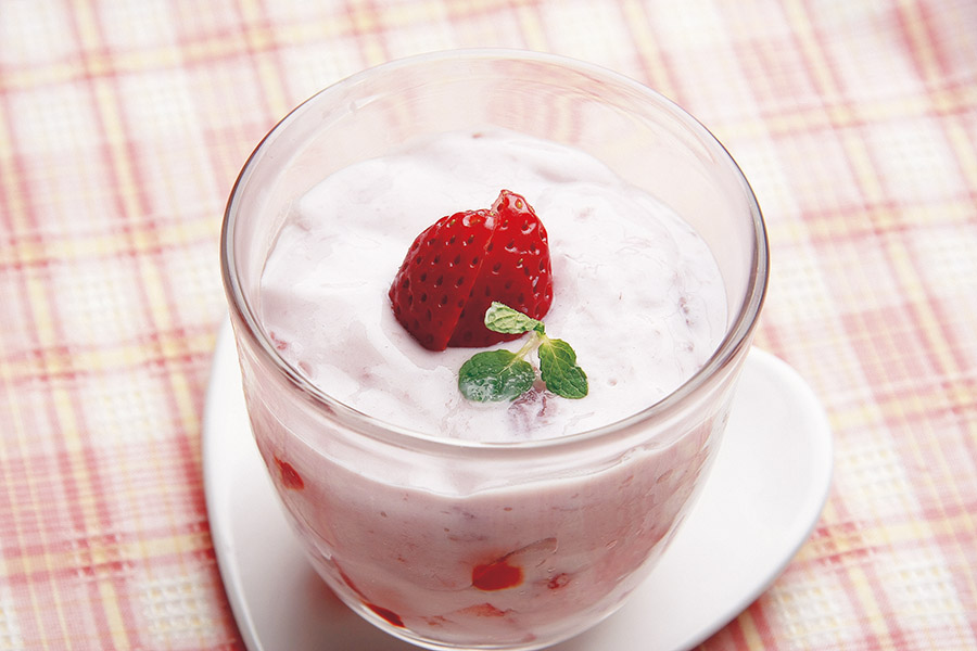 いちごとヨーグルトのパフェ