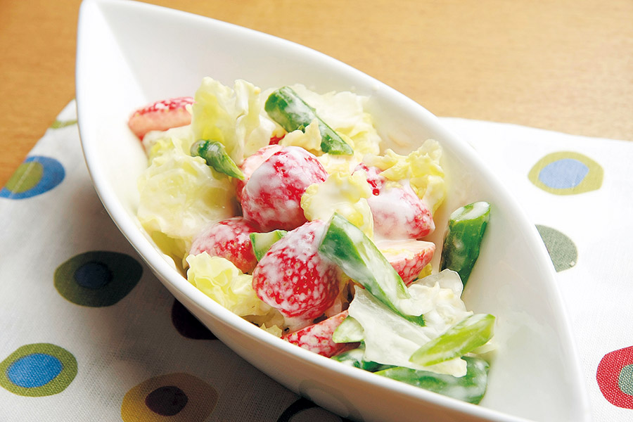 いちごとアスパラのヨーグルトサラダ