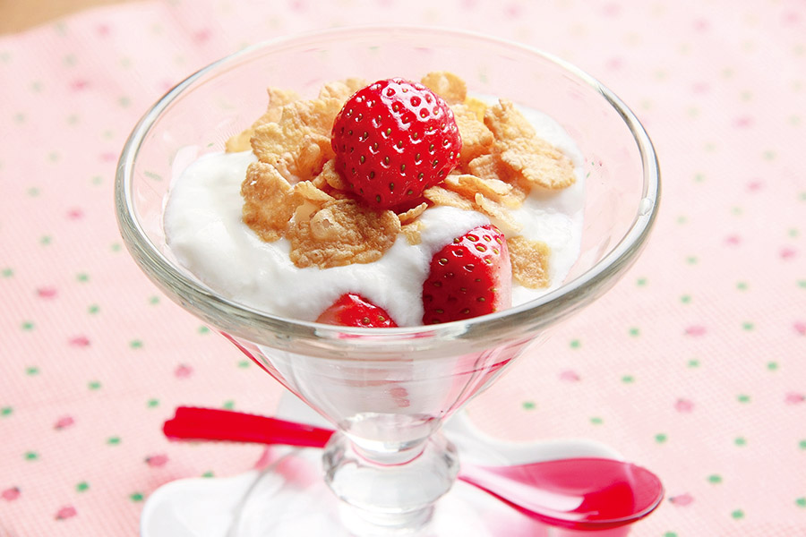 練乳いちごヨーグルトパフェ