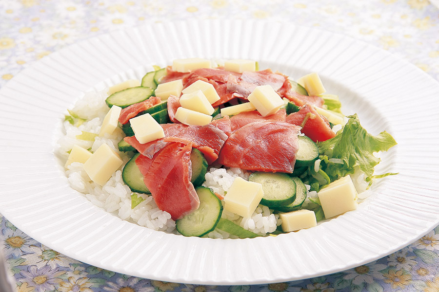 スモークサーモンとチーズの洋風寿司