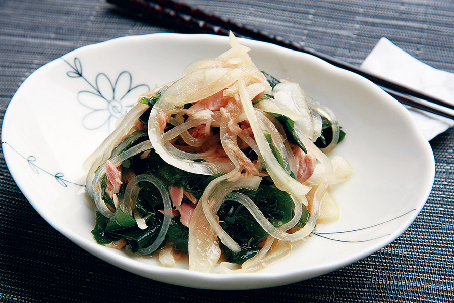 新玉ねぎとわかめのツナサラダ